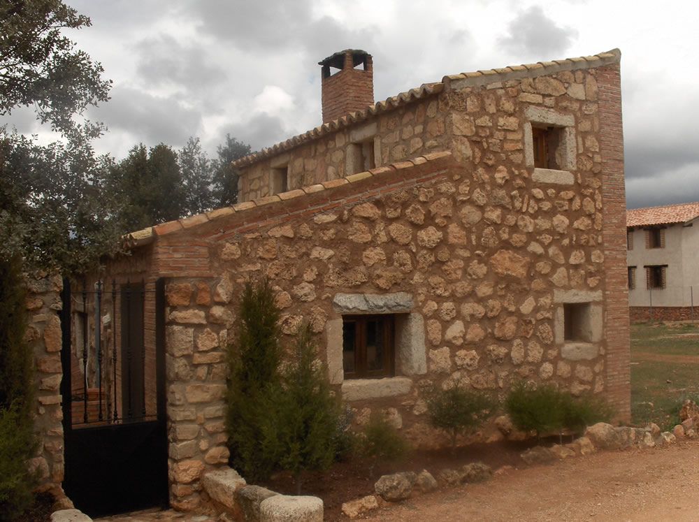CASA DE PIEDRA EN OSSA DE MONTIEL