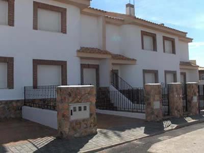 CASA ADOSADA EN EL PUEBLO DE RUIDERA